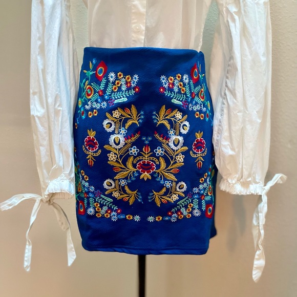 💃 Blue Floral Embroidered Mini Skirt Sz S - Picture 3 of 12